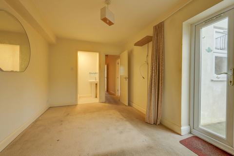 2 bedroom ground floor flat for sale, Royal George Road, Burgess Hill, RH15