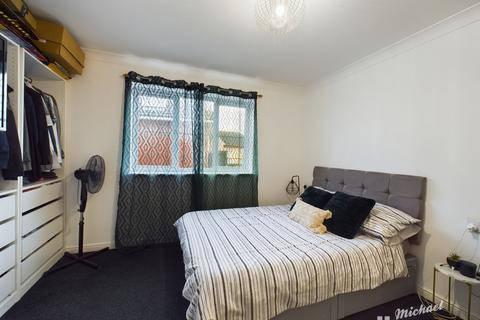 2 bedroom flat for sale, Coy Court, Aylesbury, Buckinghamshire