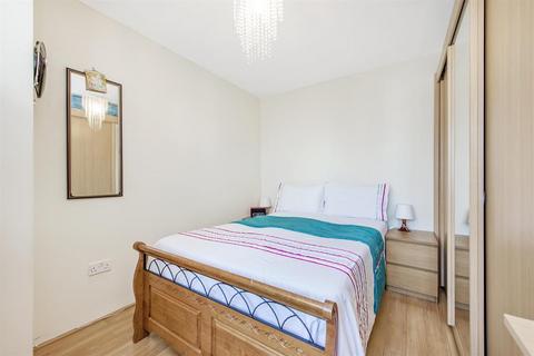 1 bedroom apartment to rent, Old Ford Road, London, E2