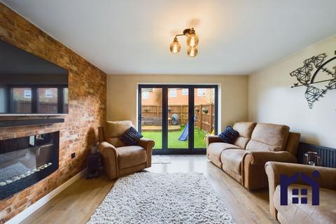 3 bedroom end of terrace house for sale, Parish Gardens, Leyland, PR25 3UF