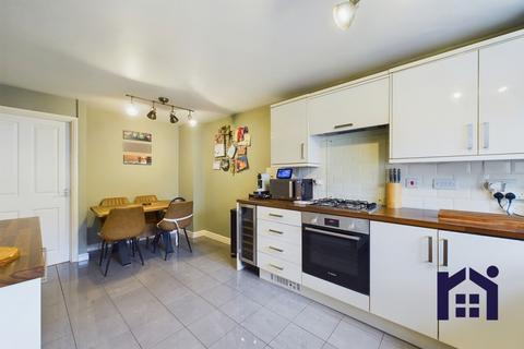 3 bedroom end of terrace house for sale, Parish Gardens, Leyland, PR25 3UF