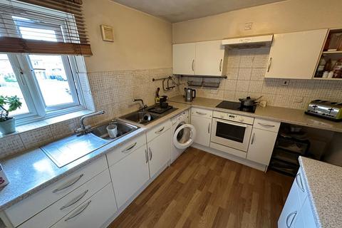 2 bedroom flat for sale, Moray Close, Edgware, HA8