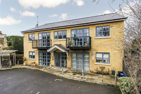 2 bedroom flat for sale, Clarence Road, Teddington TW11