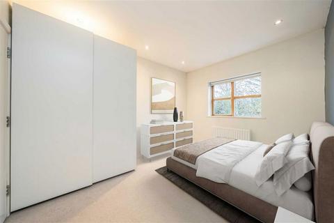 2 bedroom flat for sale, Clarence Road, Teddington TW11