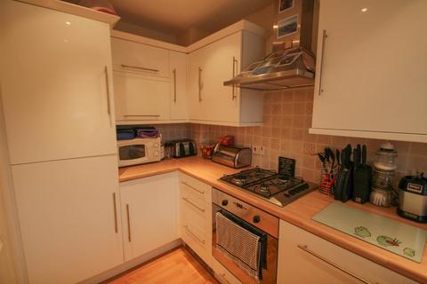 2 bedroom semi-detached house to rent, Curtis Close, Camberley GU15