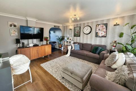 12 Bure, East Tilbury, Tilbury, RM18 8SF