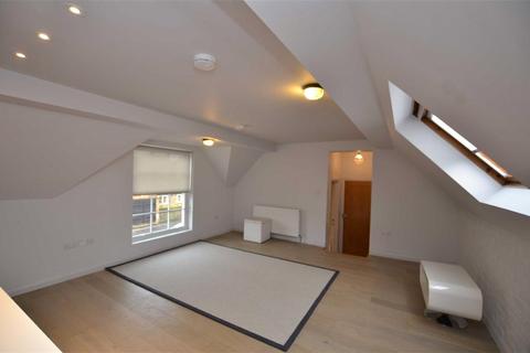 Studio to rent, Northstar, Teddington