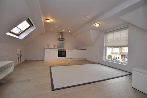 Studio to rent, Northstar, Teddington