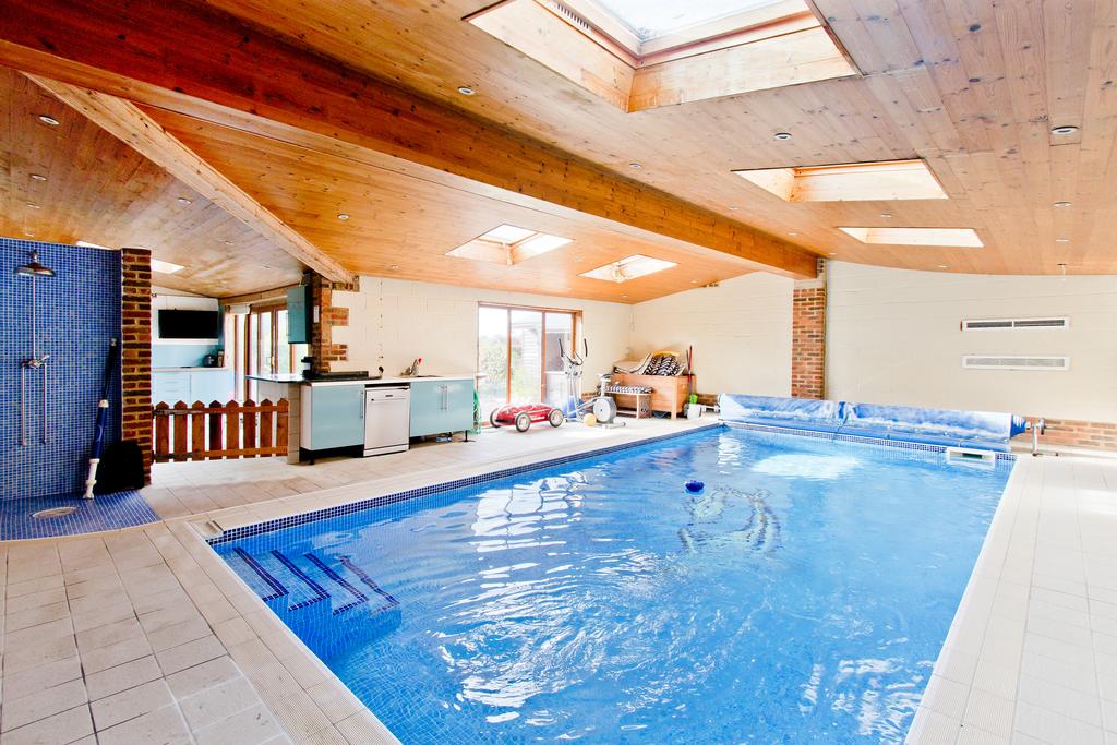 Swimming pool complex