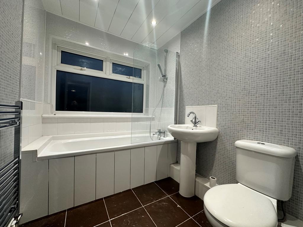 Bathroom 73 Pentland