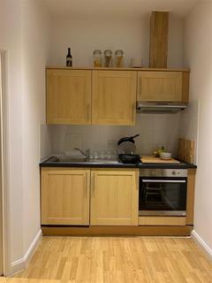 Studio to rent, Castletown Road, London W14