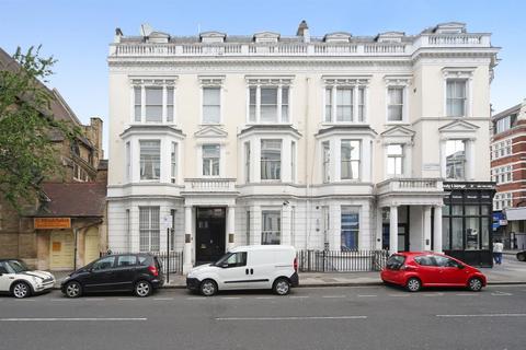 Studio to rent, Castletown Road, London W14