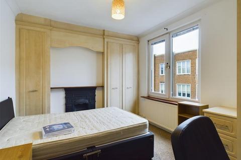 3 bedroom terraced house to rent, Dewe Road, Brighton