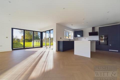 4 bedroom detached house for sale, Main Road, Westfield