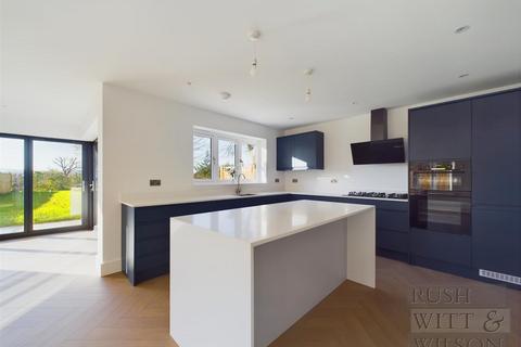 4 bedroom detached house for sale, Main Road, Westfield