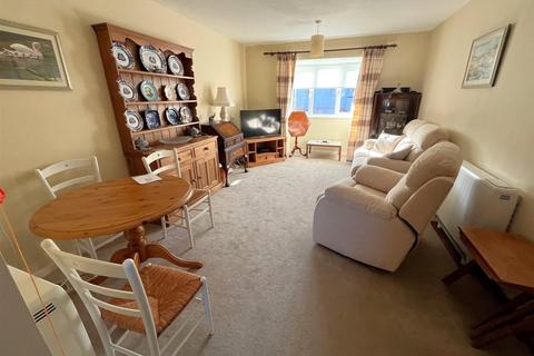 3 bedroom retirement property for sale, Excellent Retirement Apartment in Henleaze Bristol