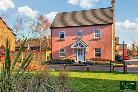 4 bedroom detached house for sale, Hummerston Close, Buntingford SG9