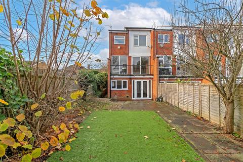 4 bedroom end of terrace house for sale, Granary Close, Wheathampstead, St. Albans