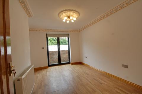 1 bedroom apartment to rent, Inwood Road, Hounslow TW3