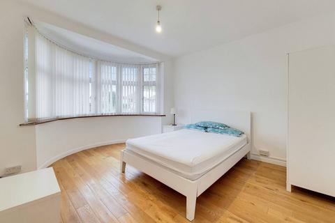 4 bedroom semi-detached house for sale, Great West Road, Hounslow, TW5