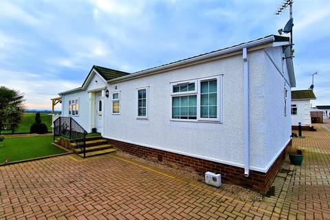 2 bedroom detached bungalow for sale, Waterfront, Hayes Country Park, Battlesbridge