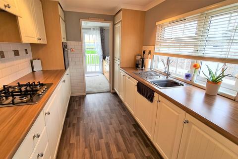 2 bedroom detached bungalow for sale, Waterfront, Hayes Country Park, Battlesbridge