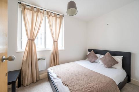 2 bedroom flat to rent, Bride Court, City, London, EC4Y