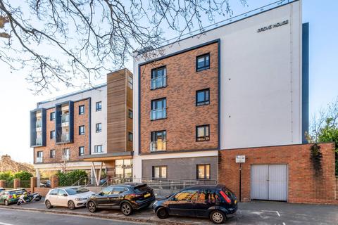 2 bedroom flat for sale, Grove House, Isleworth, TW7