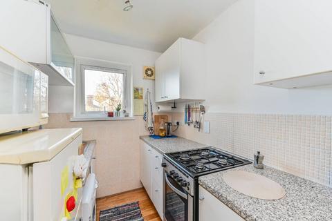 1 bedroom flat for sale, Knowles Walk, Clapham Old Town, London, SW4