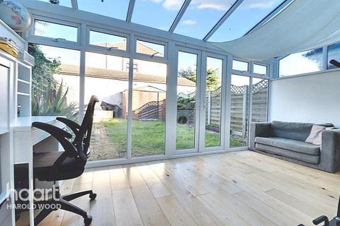 45 Hamilton Drive, Romford, RM3 0UX