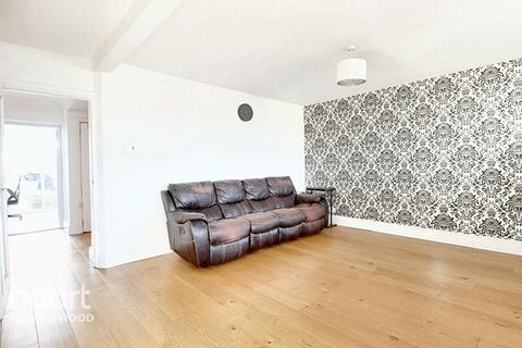 45 Hamilton Drive, Romford, RM3 0UX