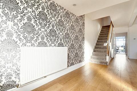 45 Hamilton Drive, Romford, RM3 0UX