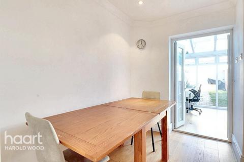 45 Hamilton Drive, Romford, RM3 0UX