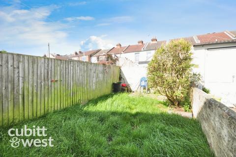 2 bedroom terraced house to rent, Carnarvon Road Portsmouth PO2