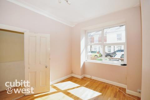 2 bedroom terraced house to rent, Carnarvon Road Portsmouth PO2