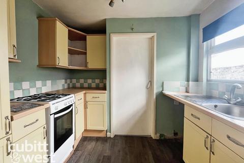 2 bedroom terraced house to rent, Carnarvon Road Portsmouth PO2