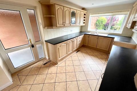 4 bedroom detached house to rent, Wombourne Close, Dudley