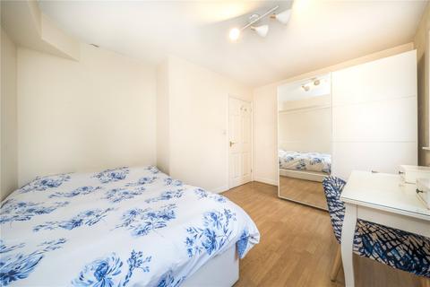 1 bedroom property to rent, Edith Cavell Way, London, SE18