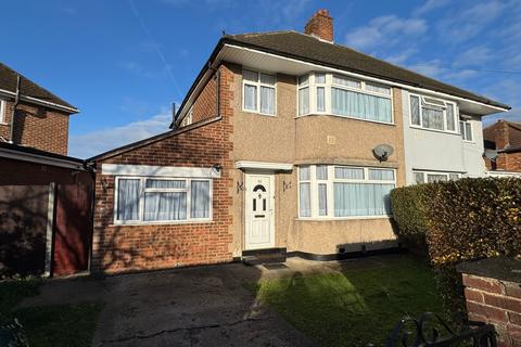 4 bedroom semi-detached house to rent, Warley Road, Hayes, UB4