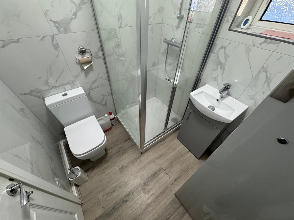 Ground Floor Shower Suite