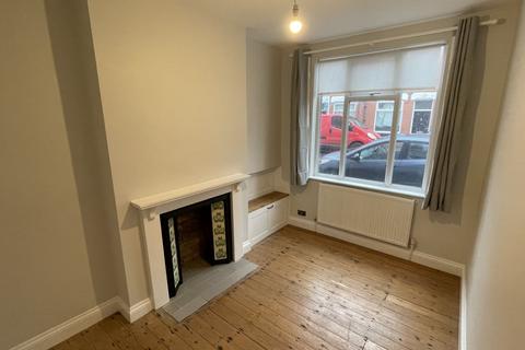 2 bedroom terraced house to rent, Tudor Road, Leicester, LE3