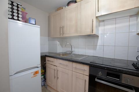 3 bedroom flat for sale, Portland Rd, London