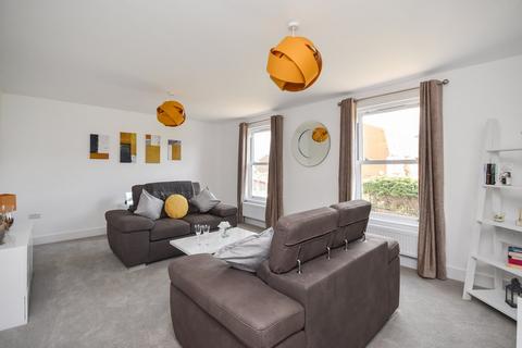 1 Parkside, Folkestone, CT19 5WN