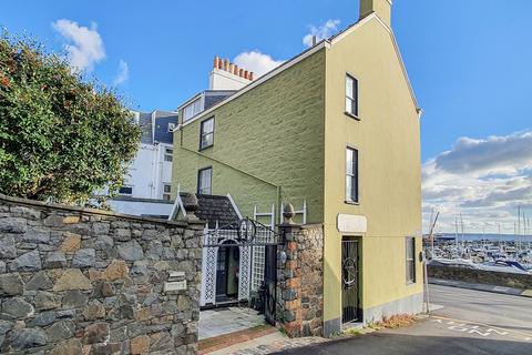 4 bedroom property for sale, 33 Glategny Esplanade, St Peter Port, Guernsey, GY1