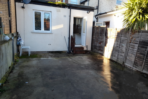 1 bedroom flat to rent, LONDON, E12