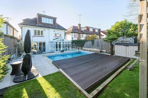 4 bedroom detached house for sale, Tillingbourne Gardens, Finchley Central