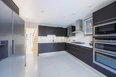 4 bedroom detached house for sale, Tillingbourne Gardens, Finchley Central