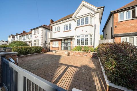 4 bedroom detached house for sale, Tillingbourne Gardens, Finchley Central