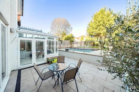 4 bedroom detached house for sale, Tillingbourne Gardens, Finchley Central