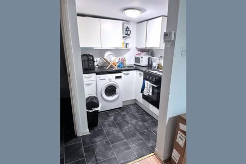 Studio to rent, E, Brixton Road, London